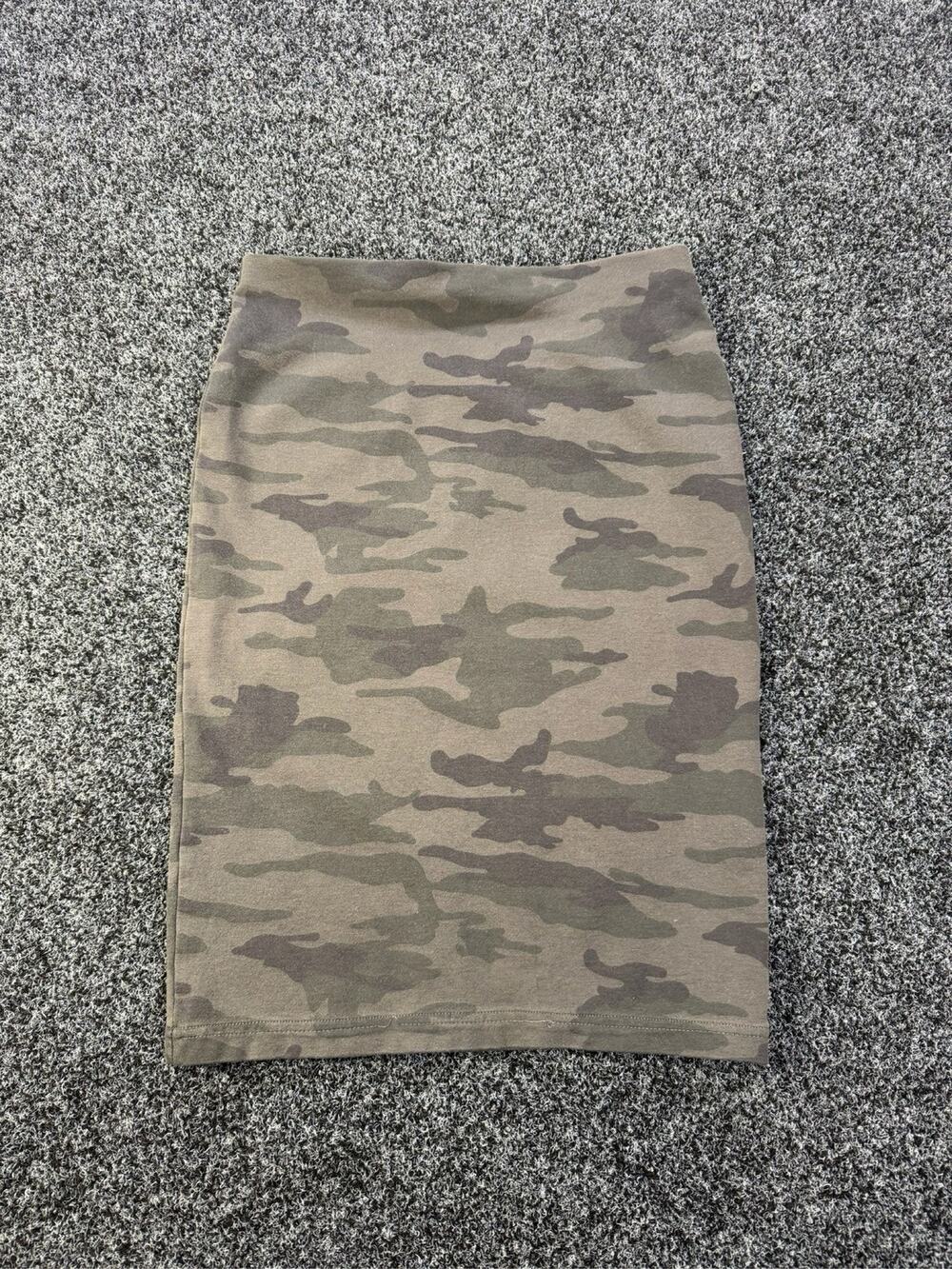 Sanctuary Women's Camouflage Pencil Skirt Midi Stretch Knit Pull On XS